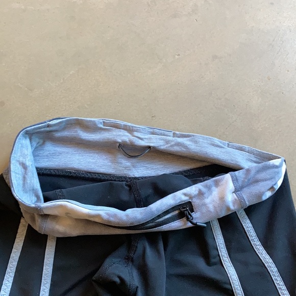 Lululemon cropped yoga pants - Picture 5 of 5